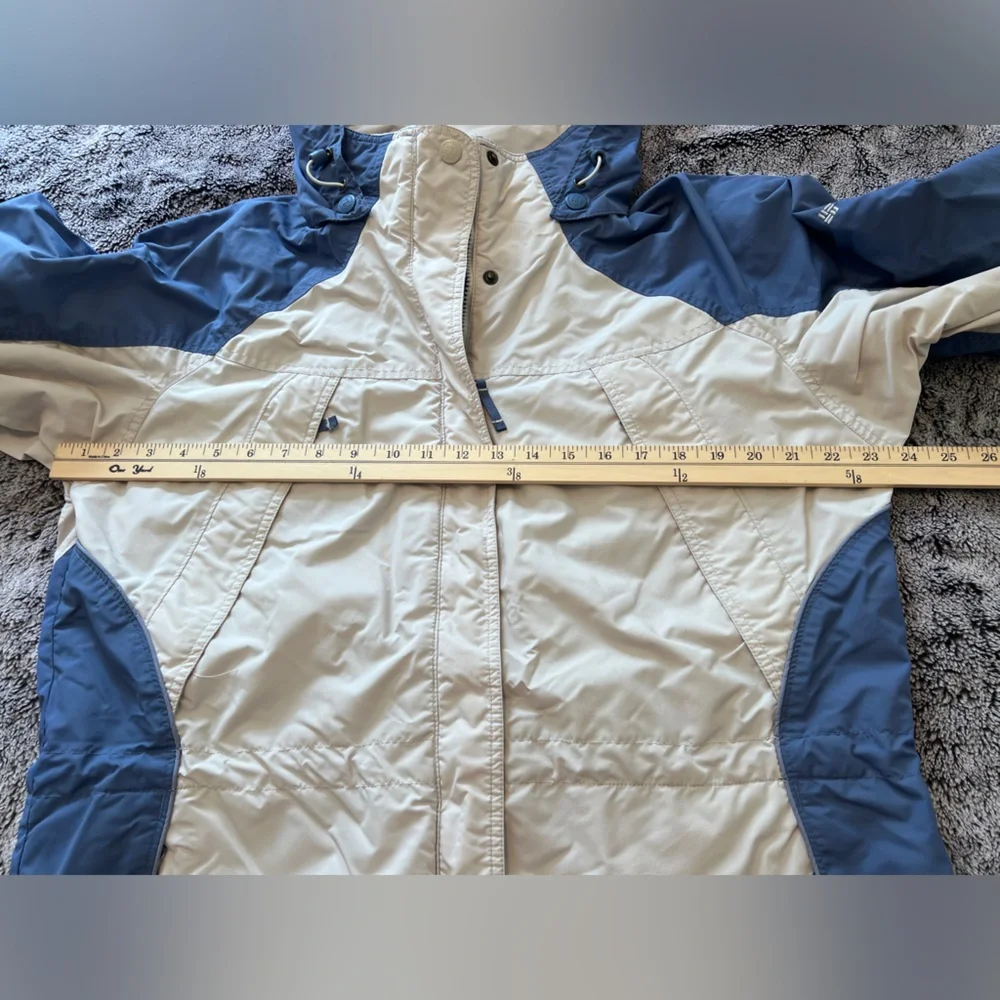 Women’s Columbia Blue and Cream Shell Jacket - Picture 6 of 10